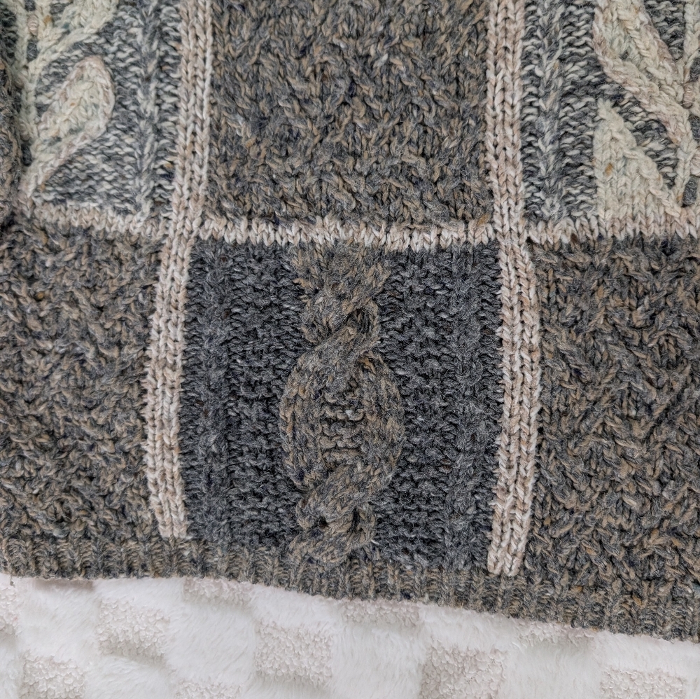 Vintage '90s Cottage Core Knit Sweater - Picture 5 of 8